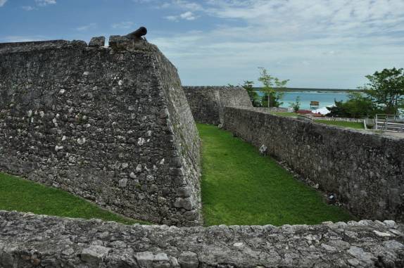 Forte de Bacalar, no sul do Yucatán, no México. Construída para barrar piratas!